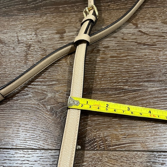 NWOT Coach Cream Leather Crossbody Strap With Gold Hardware - Picture 5 of 8